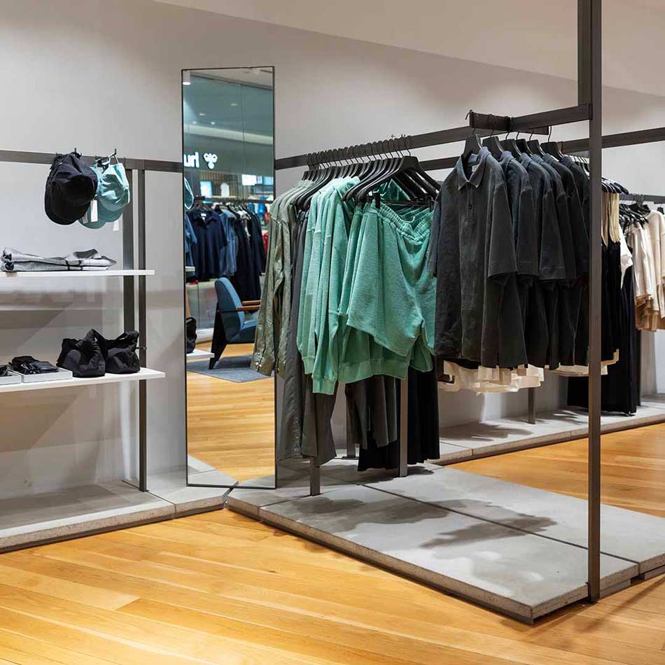 Herretøj fra COS i Frederiksberg Centret.